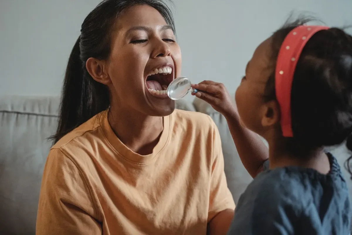 Pierwsza wizyta dziecka u dentysty – jak obejść się bez strachu?